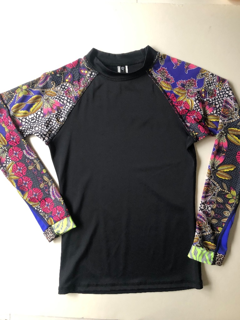 NWOT Swimwear Long Sleeved Tee M/L by ONZIE